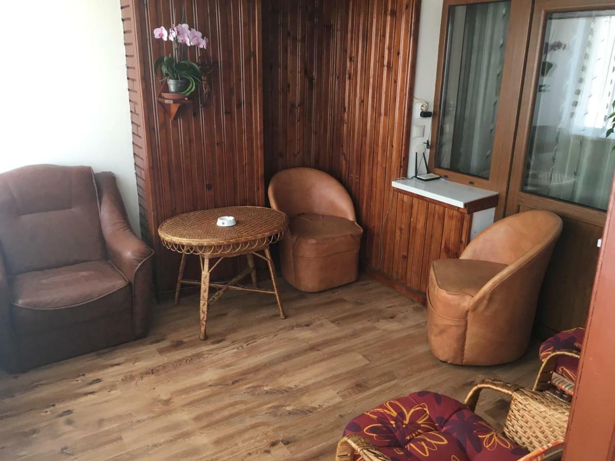 Апартаменты Apartament Antonia Тыргу-Окна Экстерьер фото