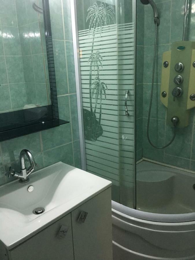 Апартаменты Apartament Antonia Тыргу-Окна Экстерьер фото