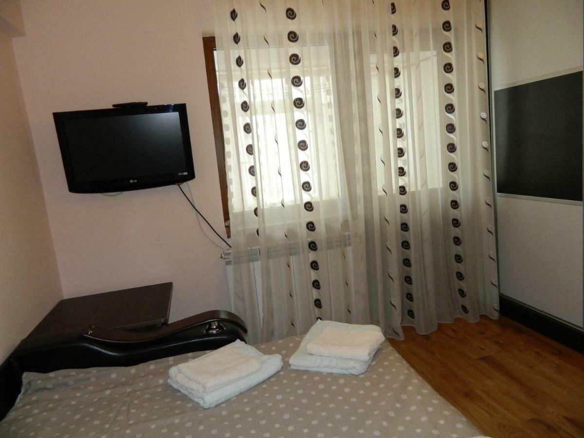 Апартаменты Apartament Antonia Тыргу-Окна Экстерьер фото